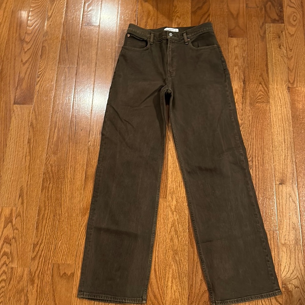 NWOT- brown Abercrombie 90’s relaxed jeans- size 8 Long